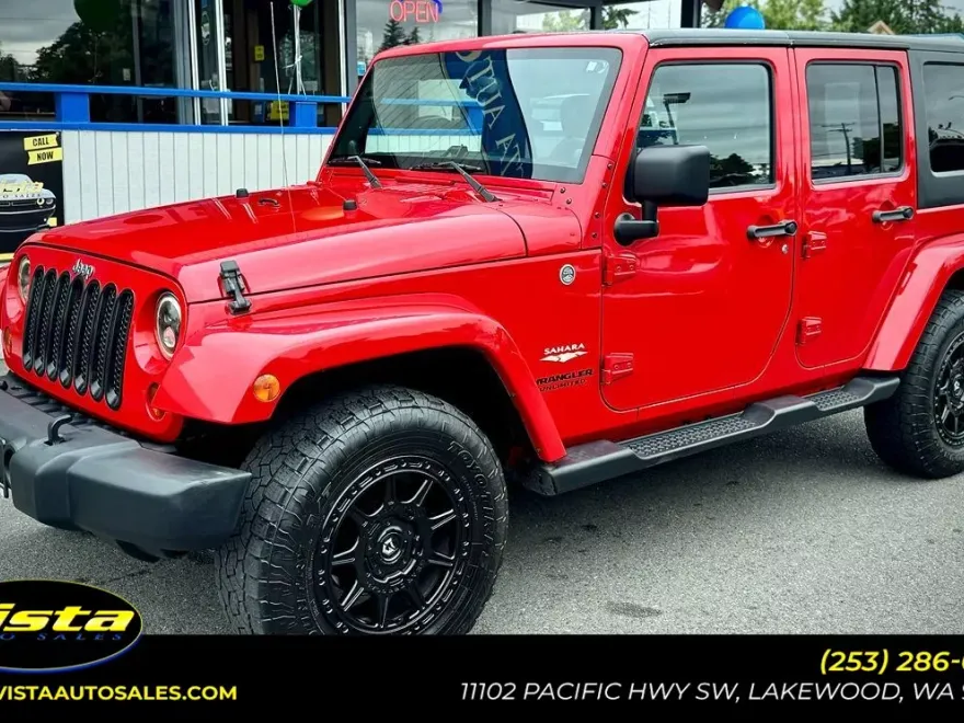 2013 Jeep Wrangler Unlimited Sahara photo 1