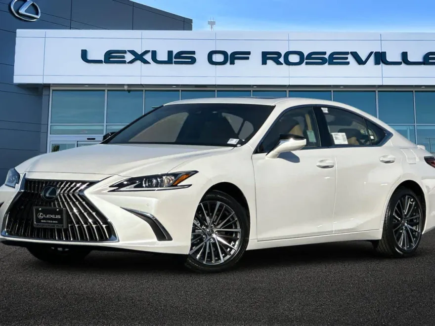 2025 Lexus ES 300h photo 1