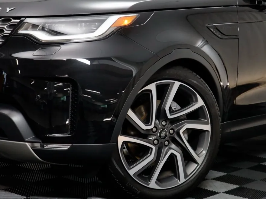 2025 Land Rover Discovery S photo 1