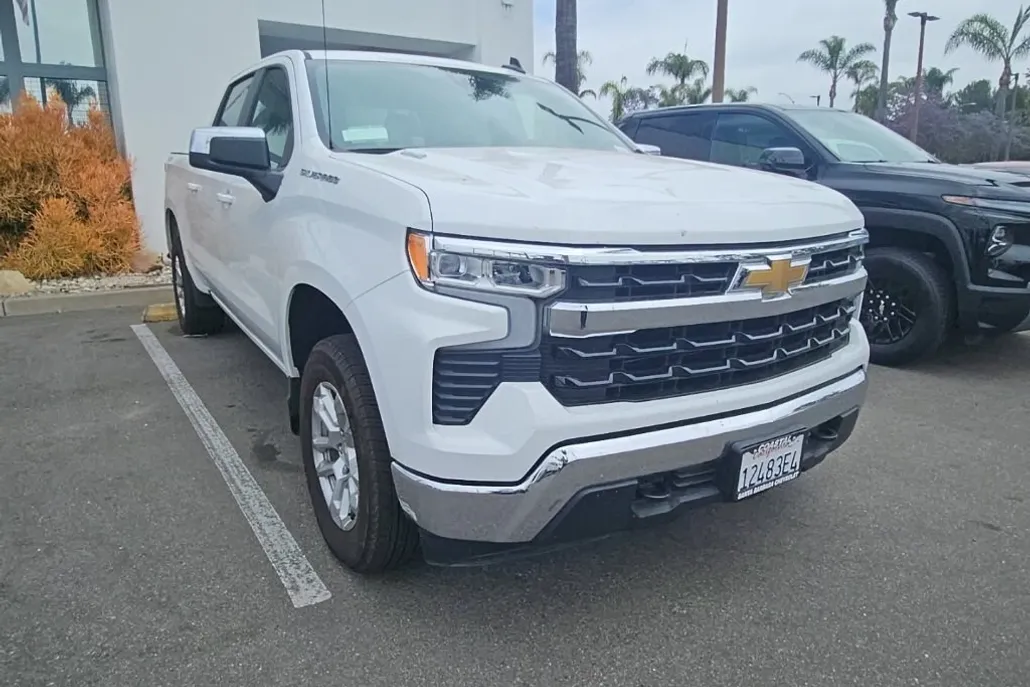 2025 Chevrolet Silverado 1500 LT photo 1