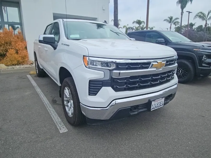 2025 Chevrolet Silverado 1500 LT photo 1