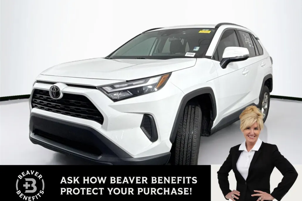 2022 Toyota RAV4 XLE photo 1