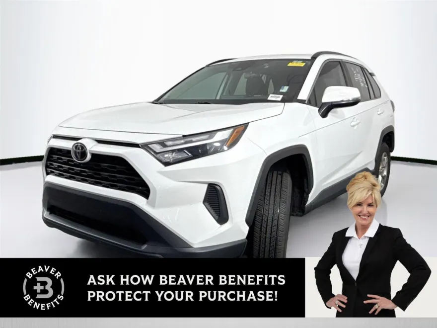 2022 Toyota RAV4 XLE photo 1