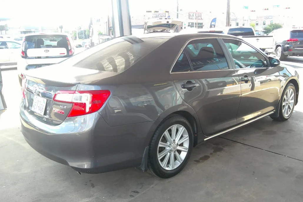 2012 Toyota Camry SE photo 1