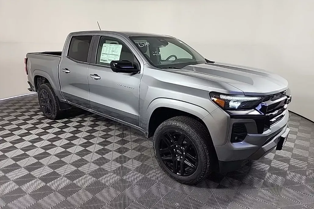 2025 Chevrolet Colorado Z71 photo 1