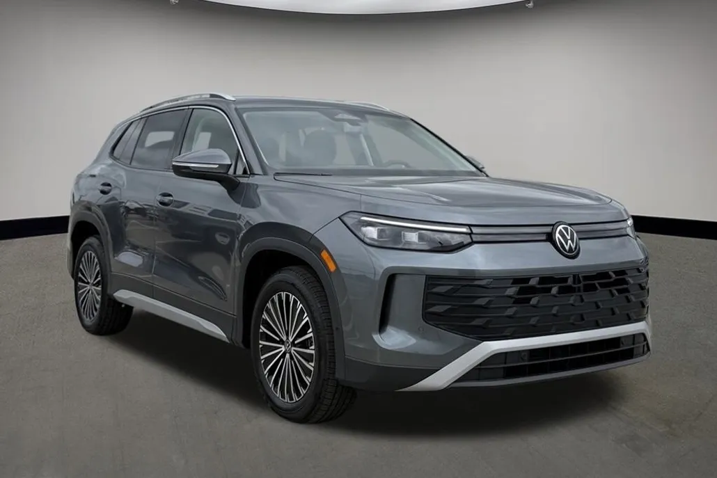 2025 Volkswagen Tiguan S photo 1