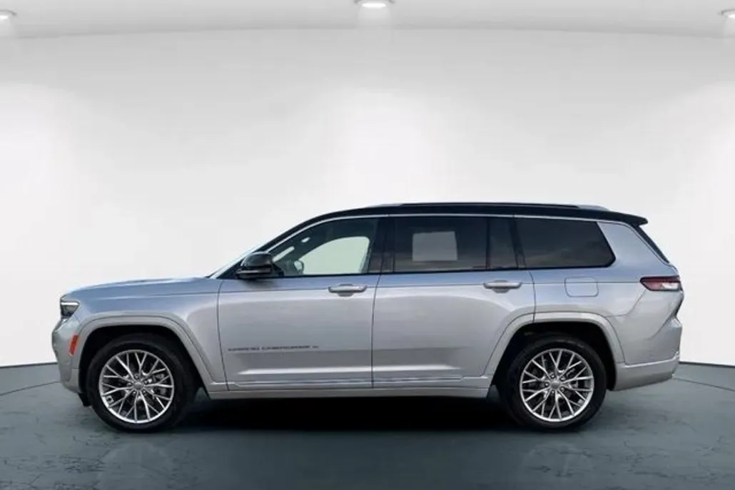 2022 Jeep Grand Cherokee L Summit photo 1