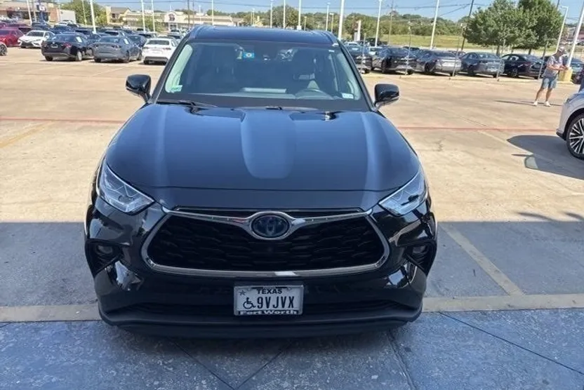 2022 Toyota Highlander Hybrid Limited photo 1