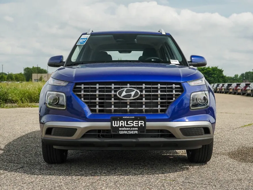 2025 Hyundai Venue SEL photo 1