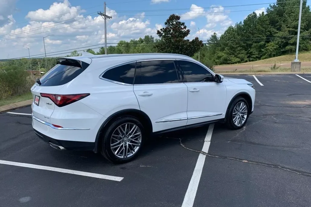 2022 Acura MDX SH-AWD Advance photo 1