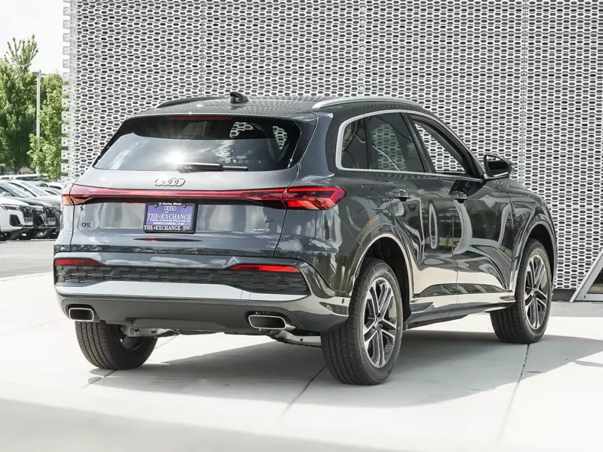 2025 Audi Q5 Premium photo 1