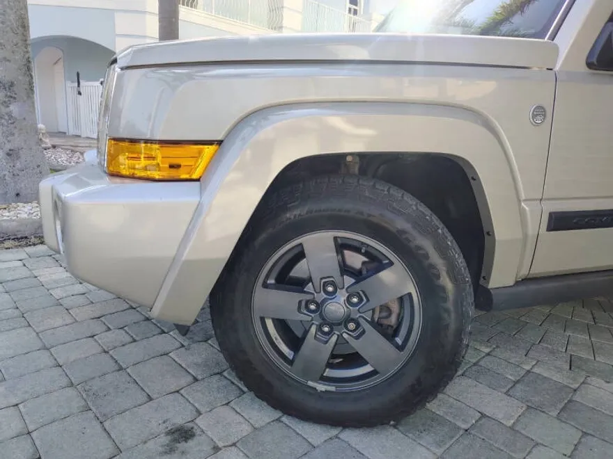 2007 Jeep Commander Sport photo 1