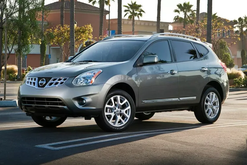 2013 Nissan Rogue SV photo 1