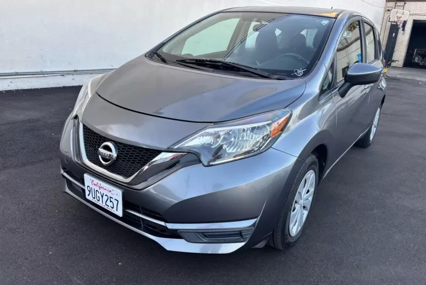2019 Nissan Versa Note SV photo 1