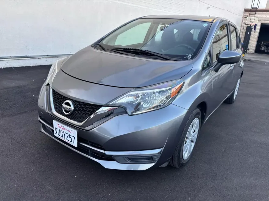 2019 Nissan Versa Note SV photo 1