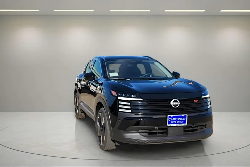 2025 Nissan Kicks SR photo 1