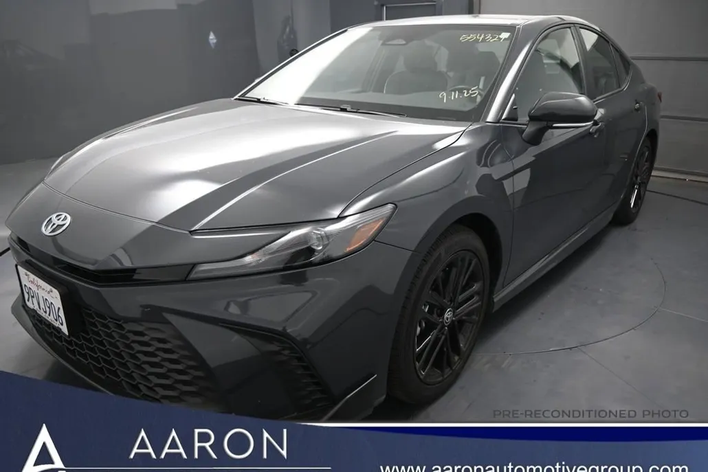 2025 Toyota Camry LE photo 1