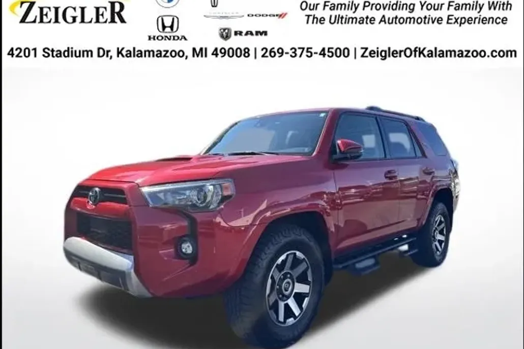 2022 Toyota 4Runner TRD Off-Road Premium photo 1