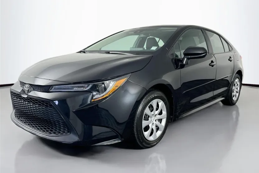 2022 Toyota Corolla LE photo 1