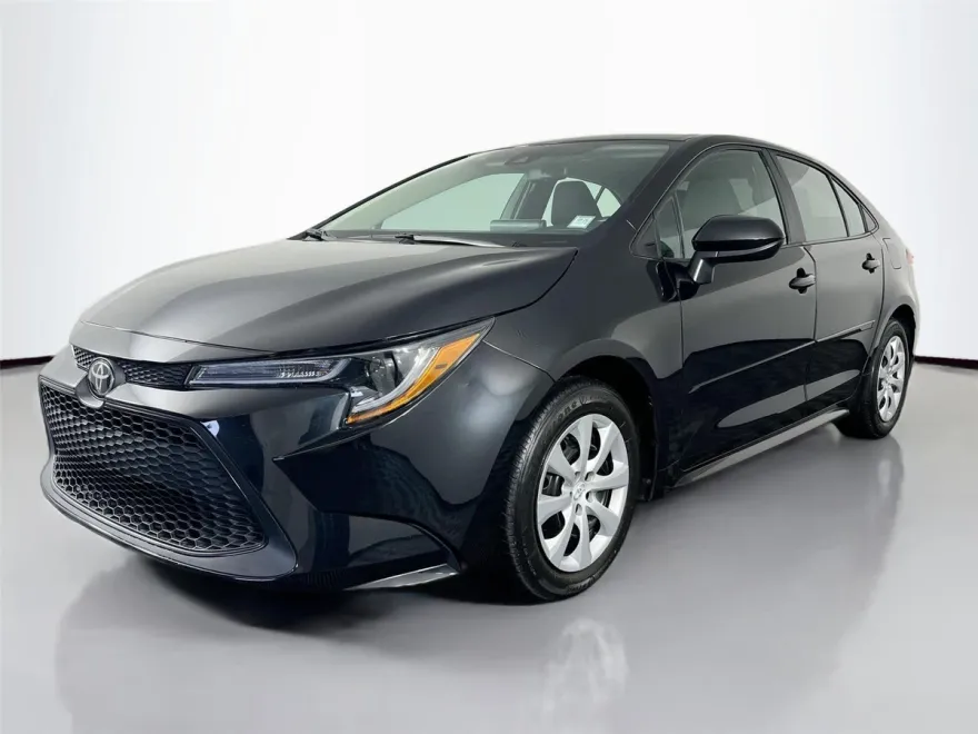2022 Toyota Corolla LE photo 1