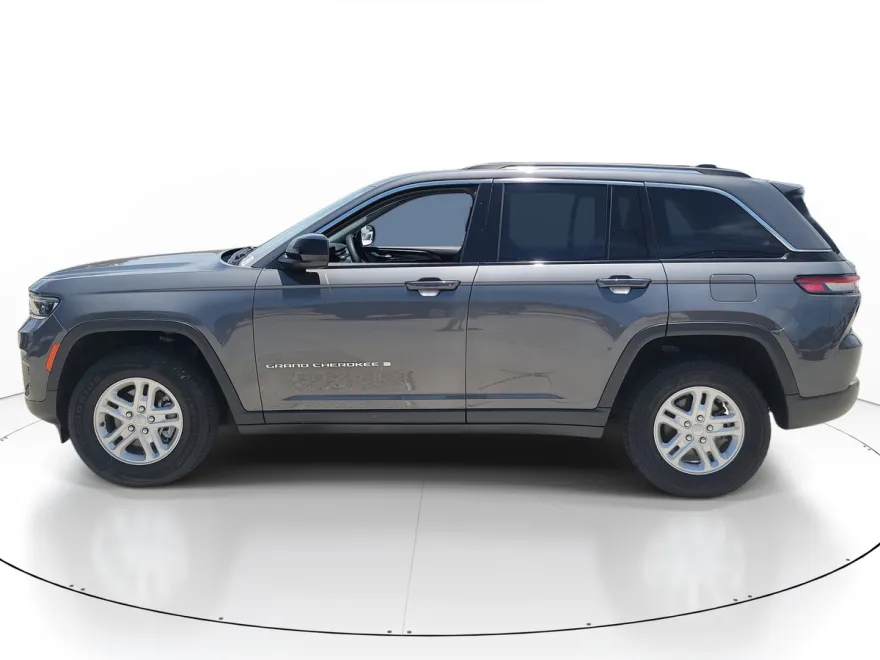 2023 Jeep Grand Cherokee Laredo photo 1