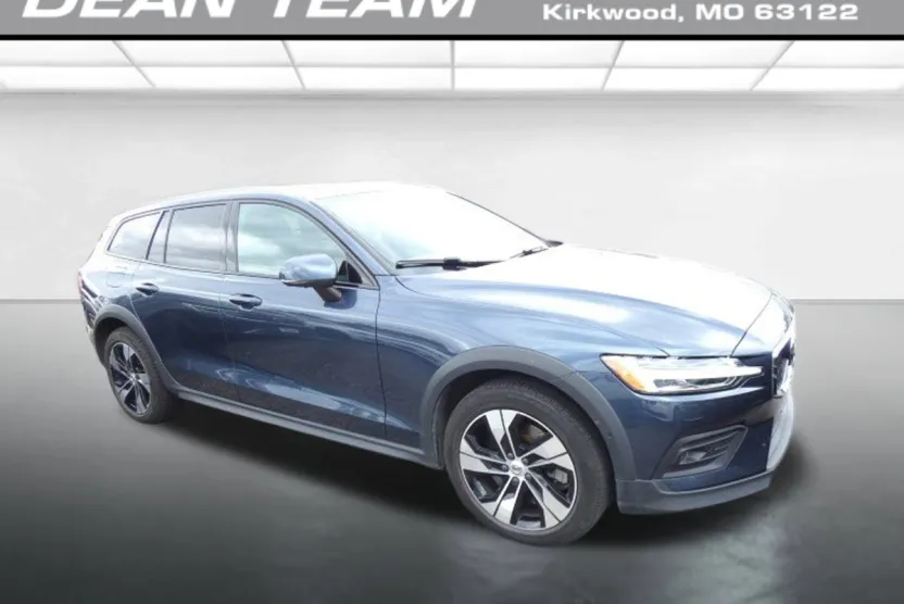 2022 Volvo V60 Cross Country T5 AWD photo 1