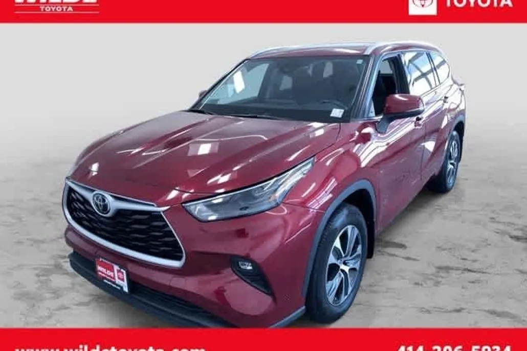 2022 Toyota Highlander XLE photo 1