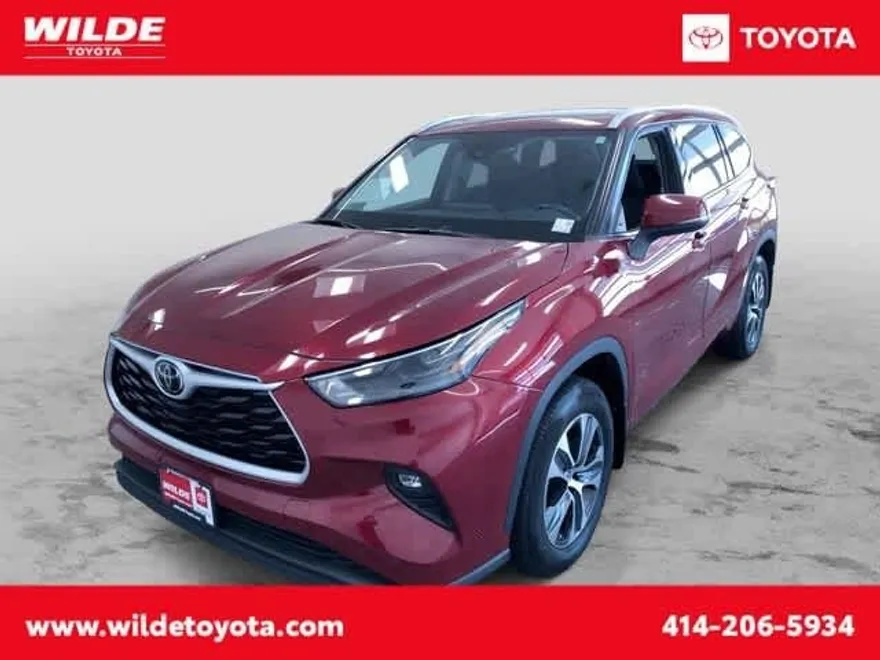 2022 Toyota Highlander XLE photo 1