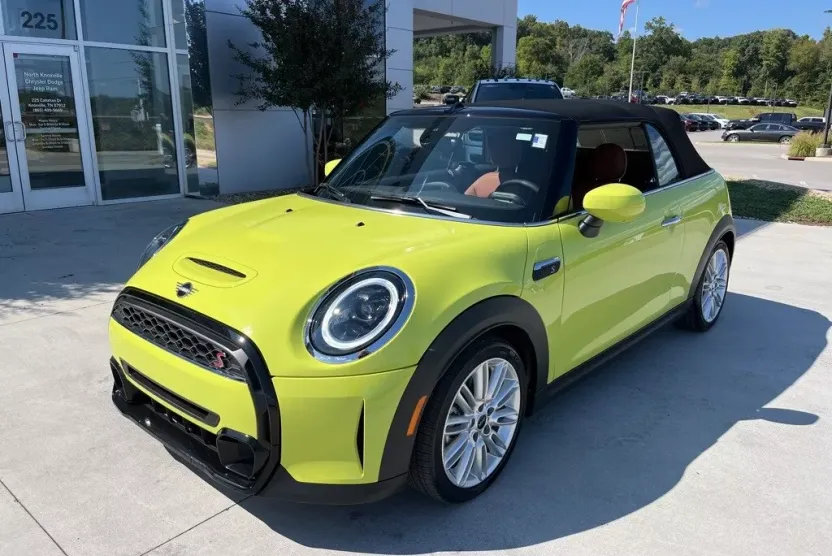 2024 Mini Cooper Convertible S photo 1