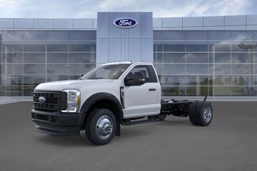 2025 Ford F-550 photo 1