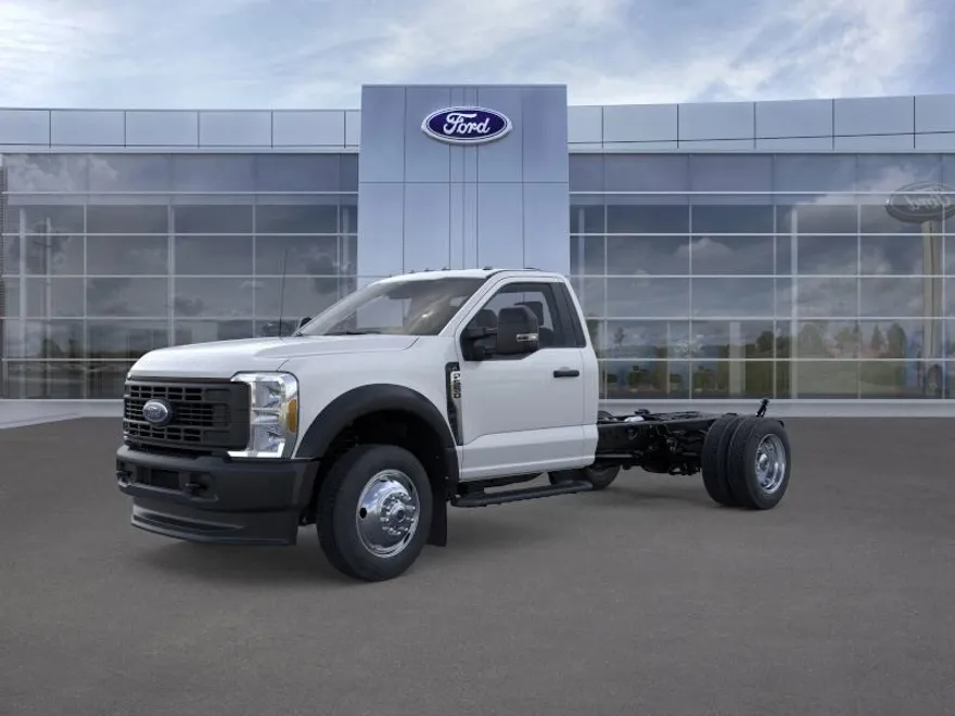 2025 Ford F-550 photo 1