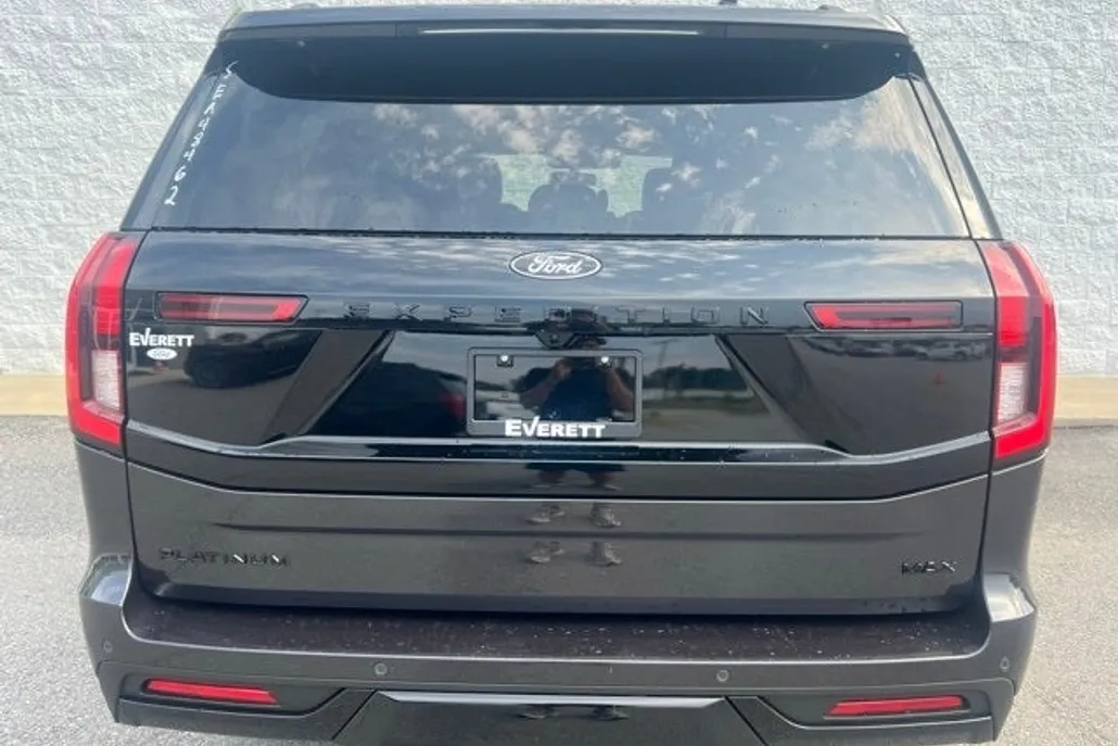 2025 Ford Expedition MAX Platinum photo 1