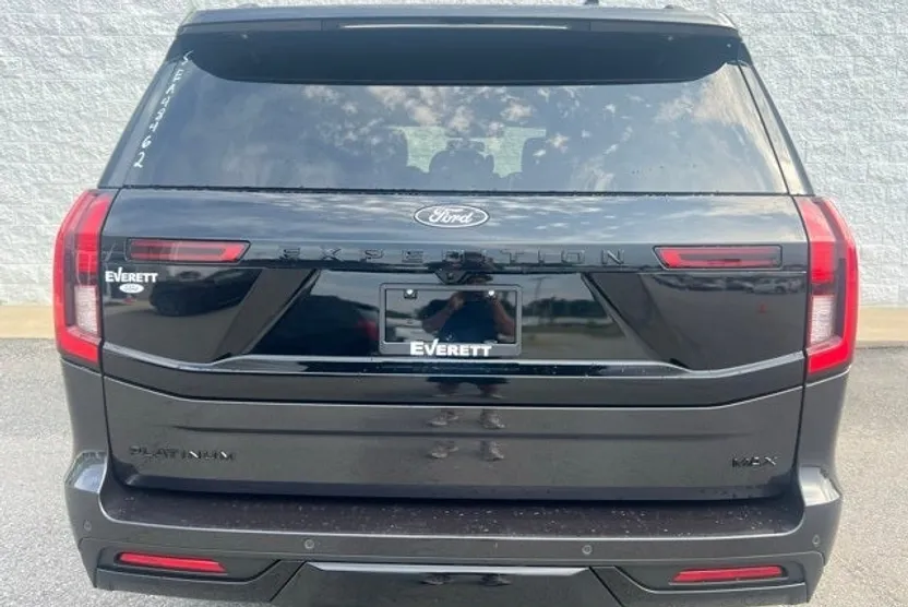 2025 Ford Expedition MAX Platinum photo 1