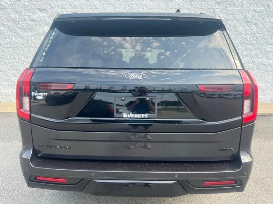 2025 Ford Expedition MAX Platinum photo 1