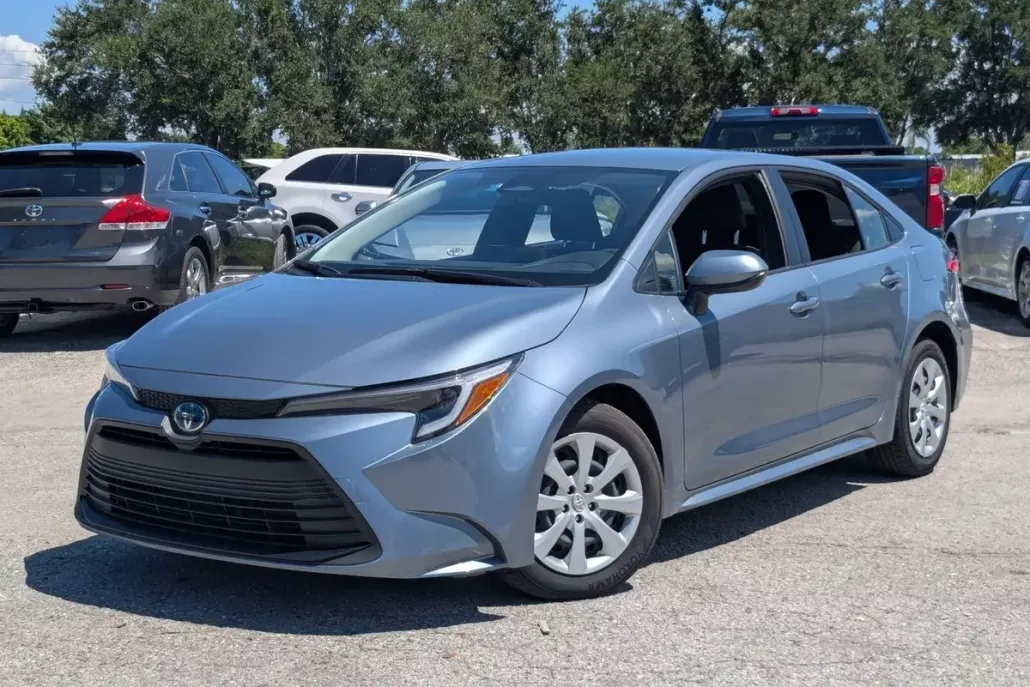 2025 Toyota Corolla Hybrid LE photo 1