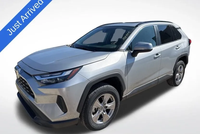 2023 Toyota RAV4 XLE photo 1