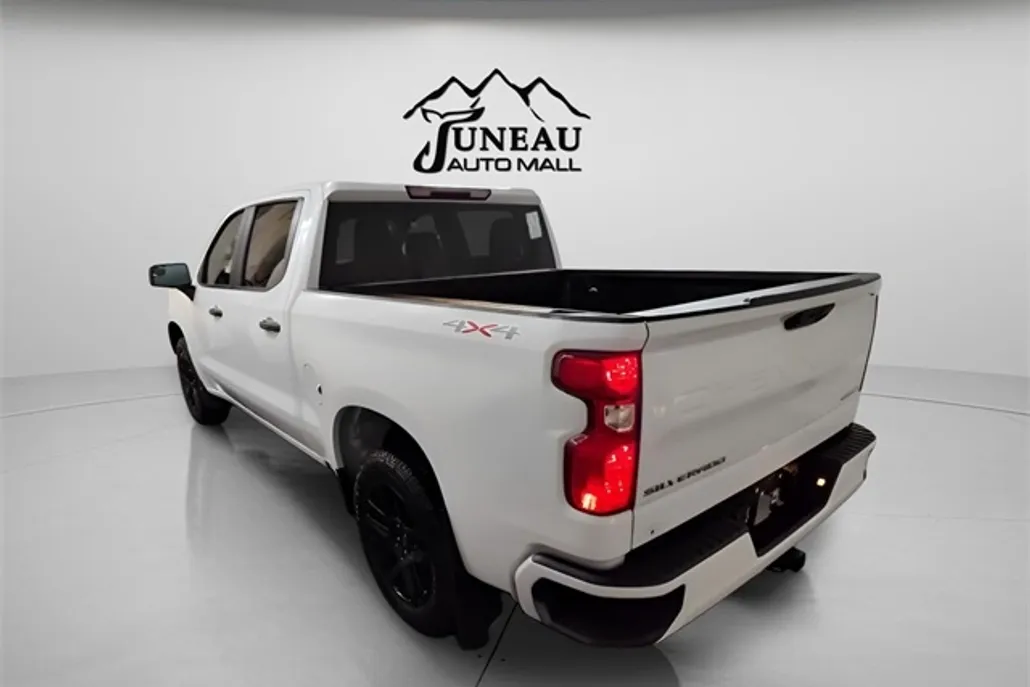 2023 Chevrolet Silverado 1500 Custom photo 1