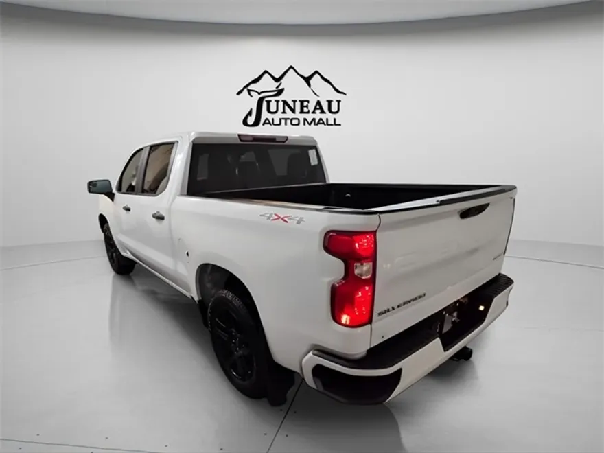 2023 Chevrolet Silverado 1500 Custom photo 1