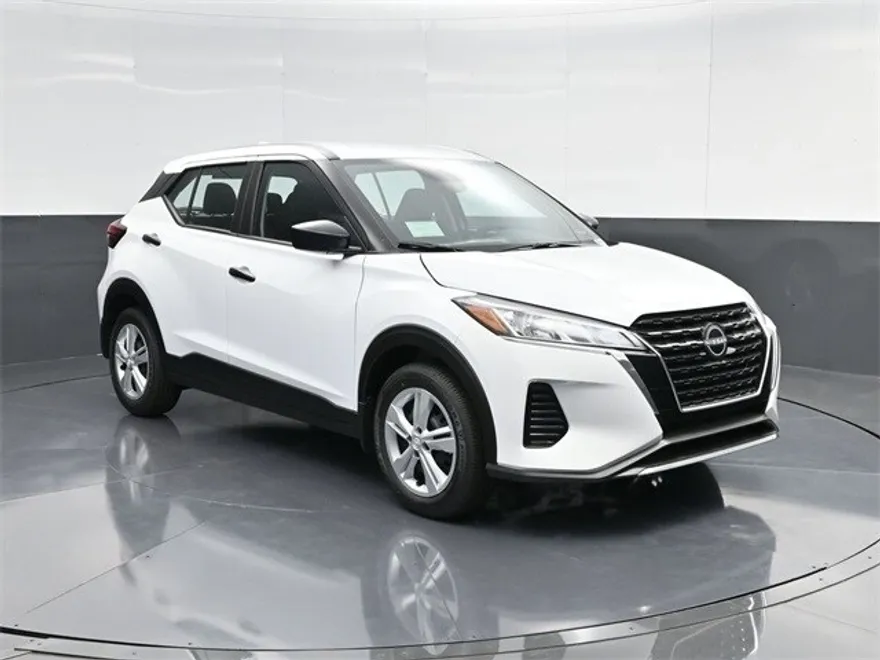 2025 Nissan Kicks Play S photo 1