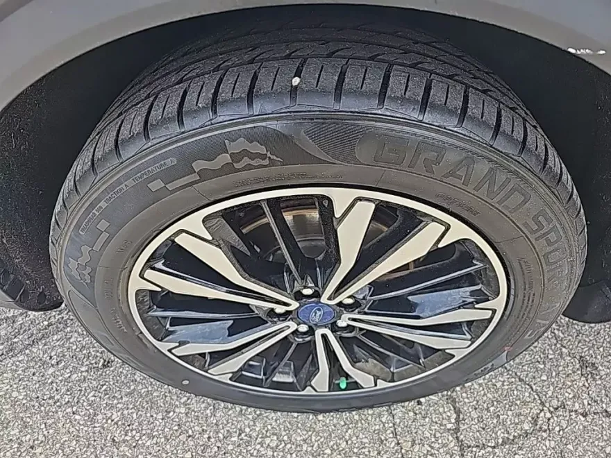 2022 Ford Escape SEL photo 32