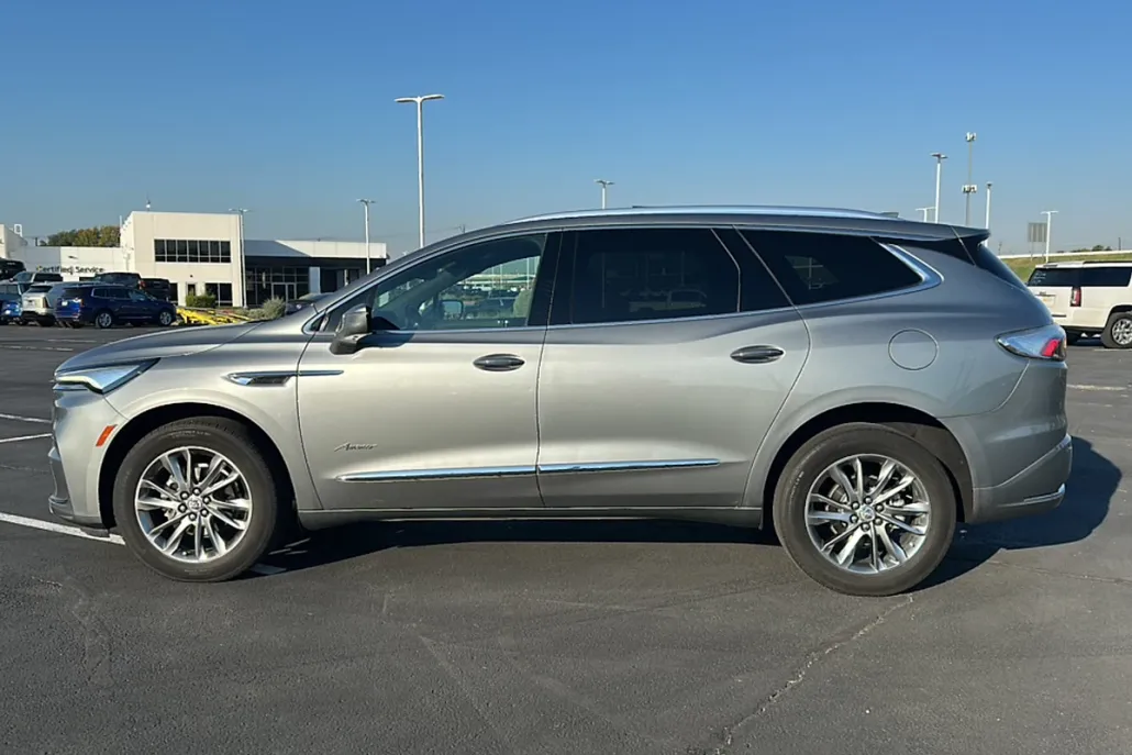 2023 Buick Enclave Avenir photo 1