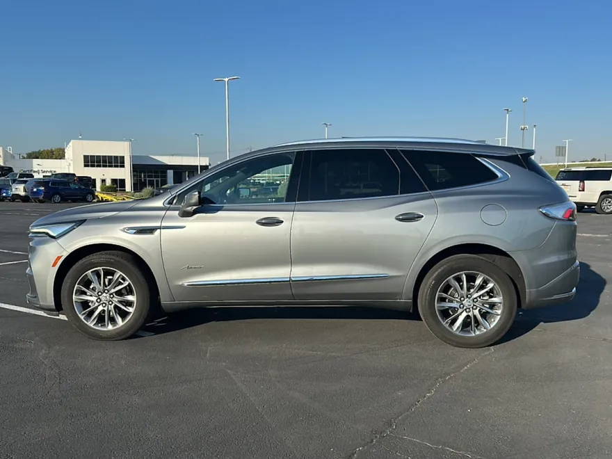 2023 Buick Enclave Avenir photo 1
