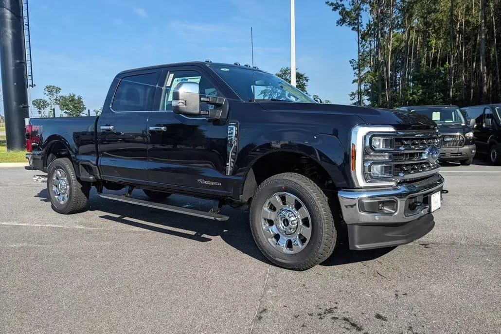 2025 Ford F-250 Lariat photo 1