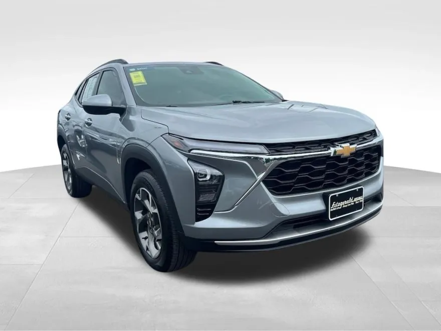 2024 Chevrolet Trax LT photo 1