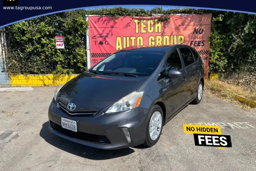 2013 Toyota Prius V Three photo 1