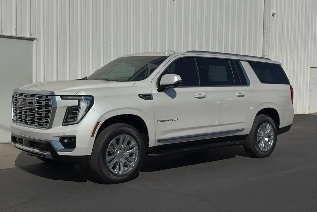 2025 Gmc Yukon XL Denali photo 1