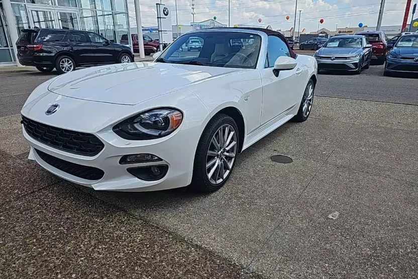 2018 Fiat 124 Spider Lusso photo 1