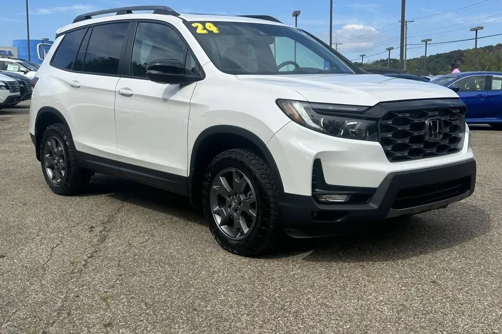 2024 Honda Passport TrailSport photo 1