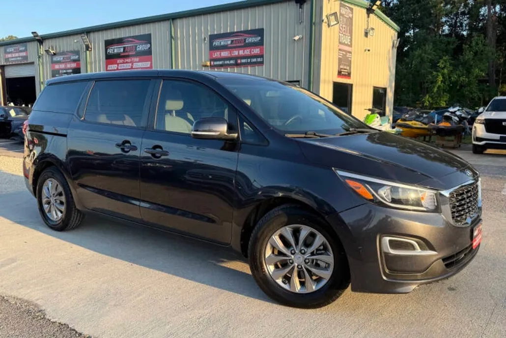 2019 Kia Sedona LX photo 1