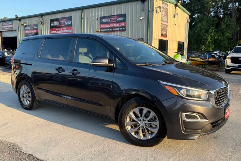 2019 Kia Sedona LX photo 1